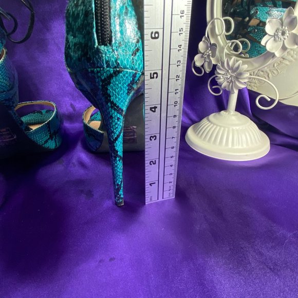 ๐Shoe Dazzle Chatelle Snake Print Stiletto Sandal - Picture 5 of 14